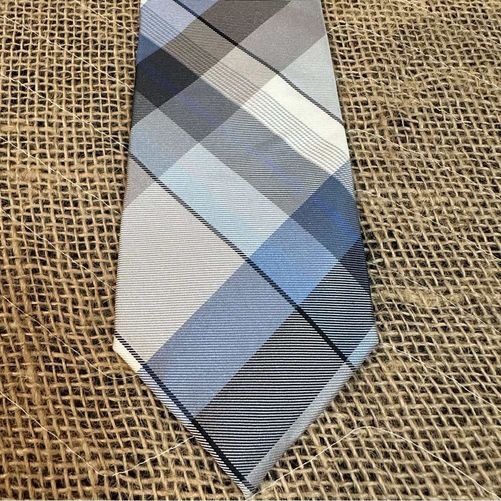 Calvin Klein 100% Silk Blue Gray & White Plaid Tie‎ NWT 3 inches X 58 inches